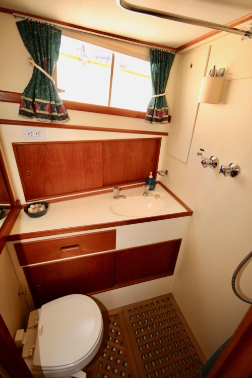 1977 Grand Banks 42 Classic, Forward cabin head and shower