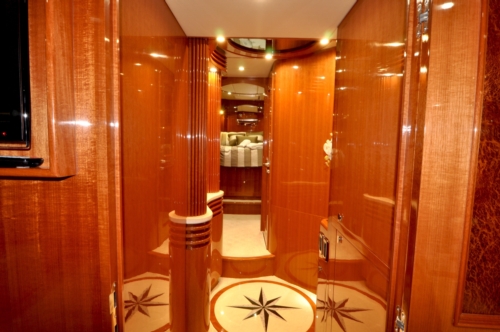 2011 Hampton 75 Endurance LRC, Accommodation Passageway