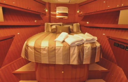 2011 Hampton 75 Endurance LRC, VIP Guest Stateroom