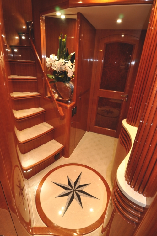 2011 Hampton 75 Endurance LRC, Stairs to accommodation