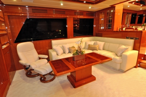2011 Hampton 75 Endurance LRC, Settee