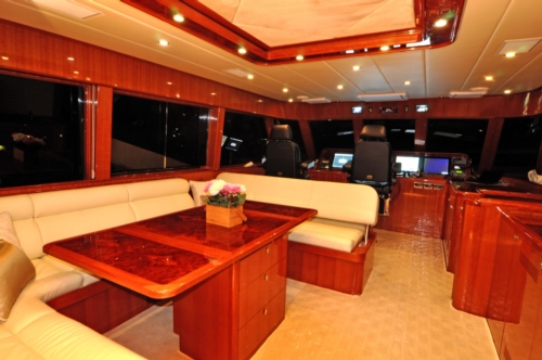 2011 Hampton 75 Endurance LRC, Skybridge forward view