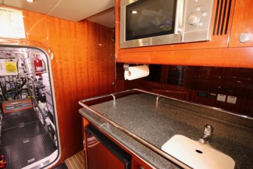 2011 Hampton 75 Endurance LRC, Crew Galley