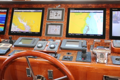 2011 Hampton 75 Endurance LRC, Helm