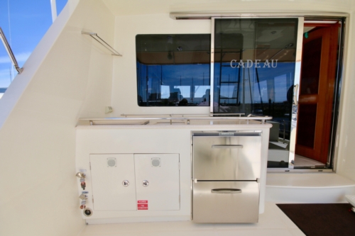 2011 Hampton 75 Endurance LRC, Boat deck summer galley