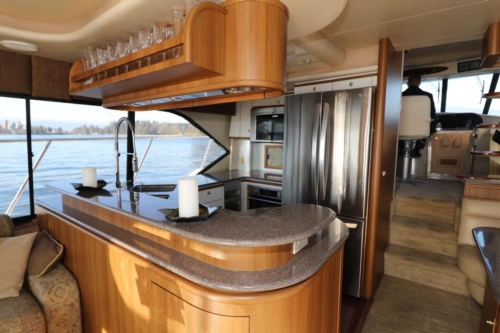 1999 Bayliner 5788 Pilot House Motoryacht, Galley and Pilothouse
