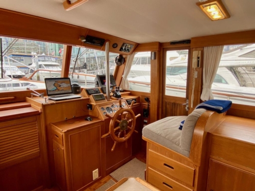 1998 Grand Banks 42 Classic, Lower helm 2