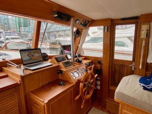 1998 Grand Banks 42 Classic, Lower helm 4