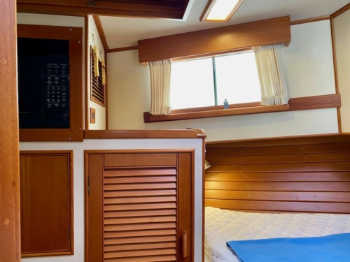 1998 Grand Banks 42 Classic, Fwd guest cabin 3
