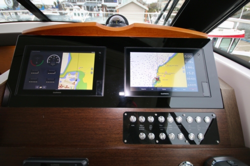 2018 Tiara Yachts C39 Coupe, Garmin monitors