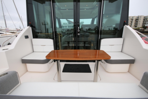 2018 Tiara Yachts C39 Coupe, Sliding glass doors