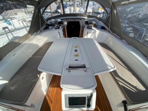 2010 Beneteau Oceanis 40, Cockpit Table and Seating