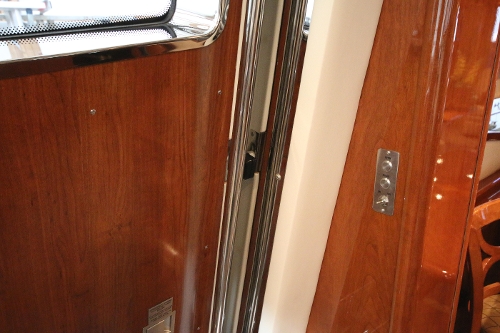 2006 Marquis Motor Yacht, Electrical side deck locking