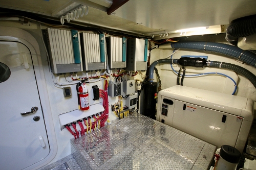 2006 Marquis Motor Yacht, Chargers & inverter