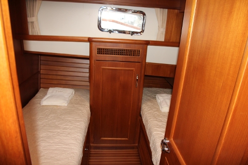 2009 Grand Banks 47 Europa, Guest Cabin