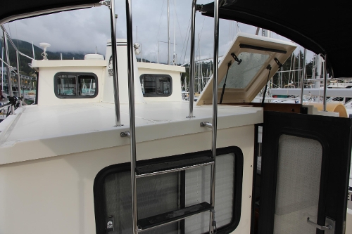 2001 Nordic Tug 32 Pilothouse, Ladder to Upper Deck