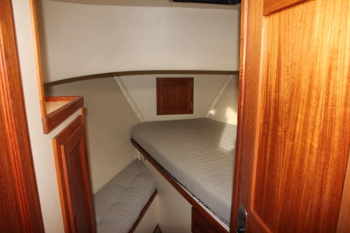 2001 Nordic Tug 32 Pilothouse, Accommodation Cabin