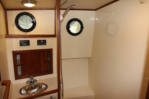 2001 Nordic Tug 32 Pilothouse, Vanity and Shower