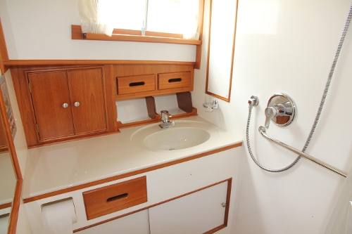 2001 Grand Banks 42 Classic, Ensuite Vanity and Sink