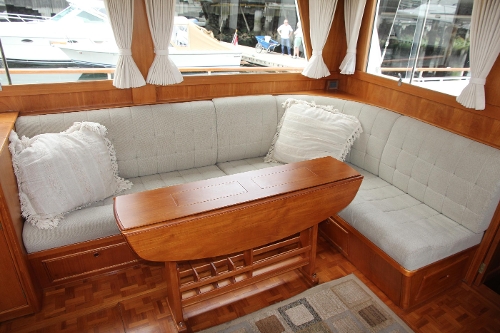 2001 Grand Banks 42 Classic, Starboard Settee