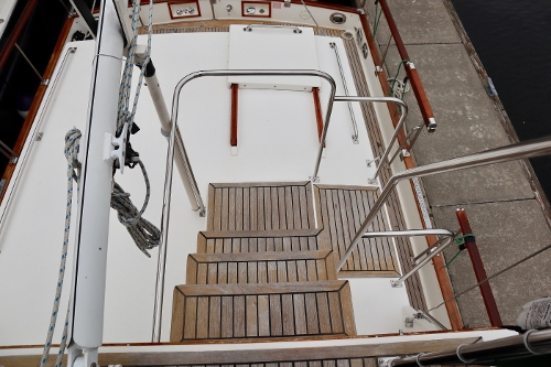 1995 Grand Banks 36 Classic, Aft Deck Stairs