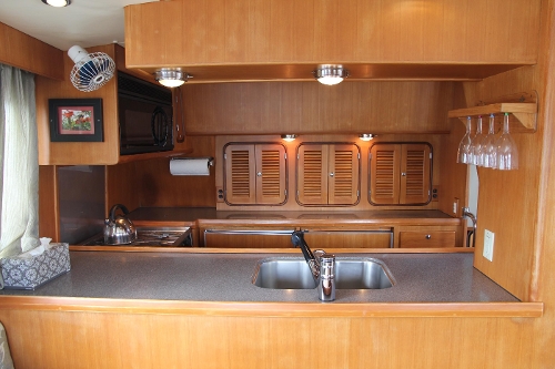 2000 Nordhavn Pilothouse, Mid Ship Galley