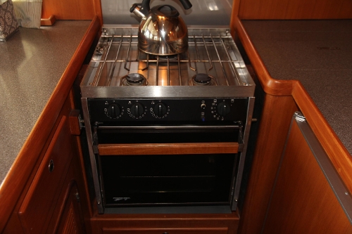 2000 Nordhavn Pilothouse, Propane Stove and Oven