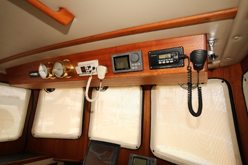 1999 Nordic Tug 32, VHF radios (2), Autopilot & Stereo