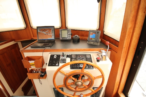 1999 Nordic Tug 32, Laptop, Radar / Plotter & Fishfinder