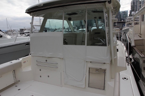 2017 Boston Whaler 345 Conquest, Cockpit and Aft Cabin