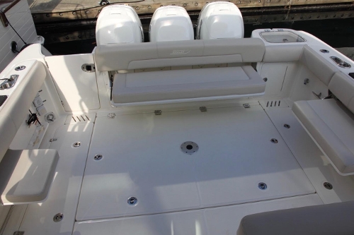 2017 Boston Whaler 345 Conquest, Cockpit Seating