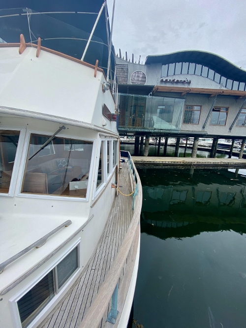 1982 Grand Banks 36 Classic, Exterior decks