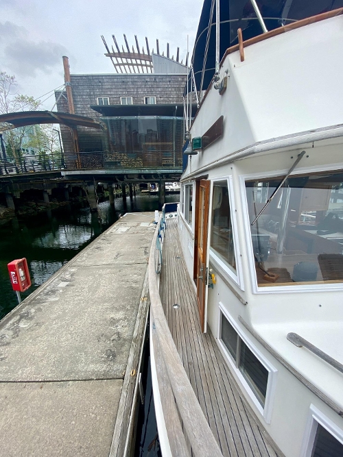 1982 Grand Banks 36 Classic, Exterior decks