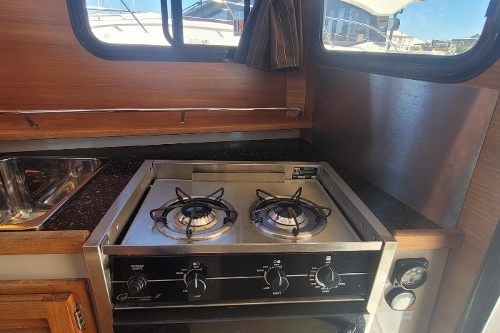 2011 Ranger Tugs R 29, Galley Stove