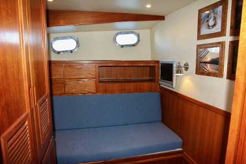 2005 Nordic Tug 42 Flybridge, Guest cabin