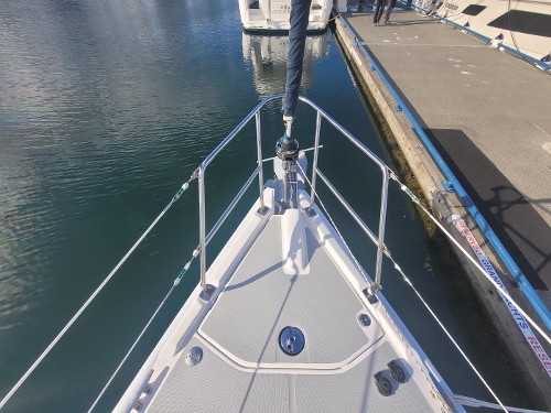 2006 Hunter 33, Fore deck