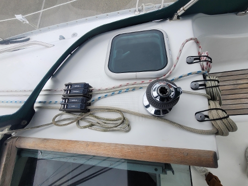 2001 Beneteau 331, Cabin top clutches and winch