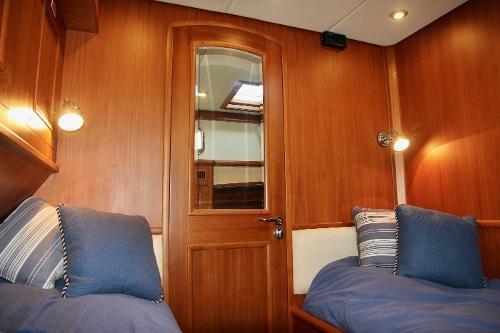 2009 Grand Banks 47 Europa, Guest cabin