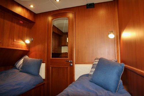 2009 Grand Banks 47 Europa, Guest cabin
