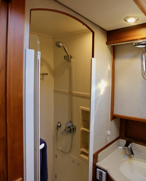 2009 Grand Banks 47 Europa, Guest shower