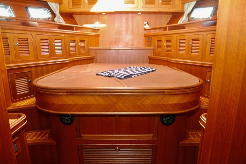 2011 Selene 45, Master cabin
