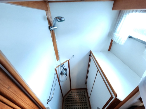 2001 Grand Banks 46 Europa, Guest Shower Stall