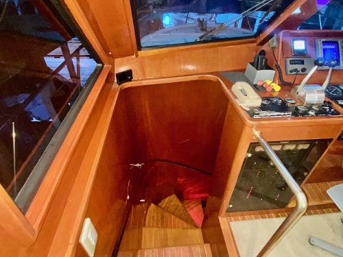 1997 Symbol Pilothouse 55, Accommodations Stairs