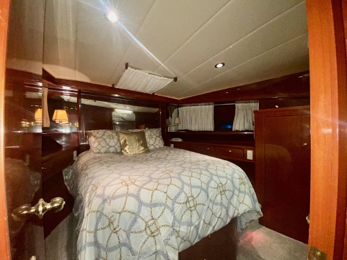 1997 Symbol Pilothouse 55, VIP Forward Cabin