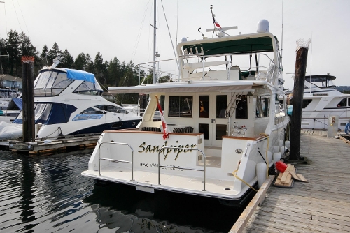 2000 Offshore Yachts 54 Pilothouse, At dock