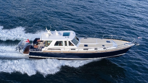 2015 Sabre 54 Salon Express, Starboard profile