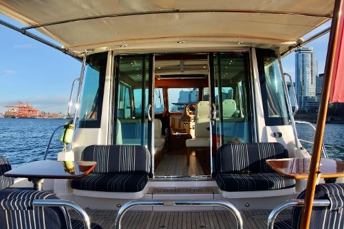 2015 Sabre 54 Salon Express, Cockpit under Sureshade
