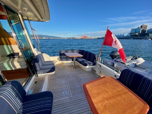 2015 Sabre 54 Salon Express, Cockpit to starboard