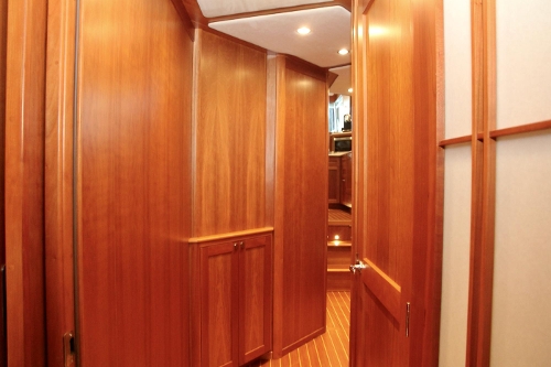2015 Sabre 54 Salon Express, Accommodations hallway