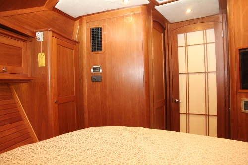 2015 Sabre 54 Salon Express, VIP fwd cabin